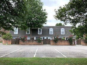 1801 Grandin Road Southwest in Roanoke, VA - Foto de edificio - Interior Photo