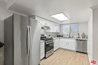 620 W Hyde Park Blvd, Unit 313 in Inglewood, CA - Building Photo - Building Photo