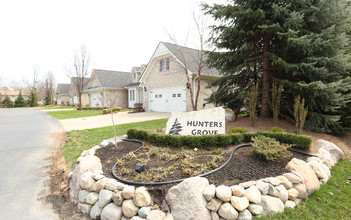 Hunter's Grove in Livonia, MI - Building Photo - Building Photo