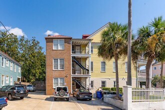 212 Calhoun St in Charleston, SC - Building Photo - Building Photo