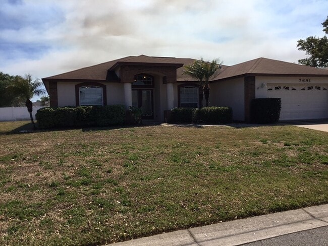 7691 Canterbury Cir in Lakeland, FL - Foto de edificio - Building Photo