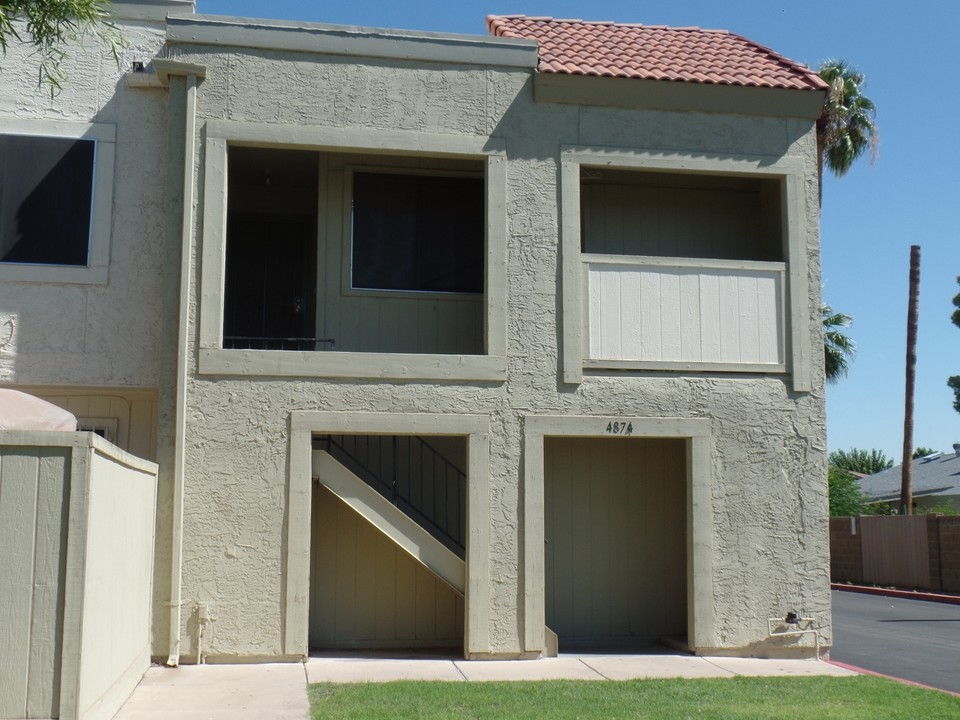 Hallcraft Villas in Glendale, AZ - Building Photo