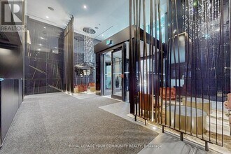 11 Yorkville Ave in Toronto, ON - Building Photo - Building Photo