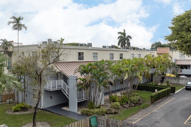 Sunwood Condominium in Miami, FL - Foto de edificio - Primary Photo