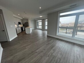 1540 Venetian Blvd in Point Edward, ON - Building Photo - Building Photo