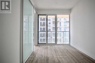 28 Wellesley St E in Toronto, ON - Building Photo - Building Photo