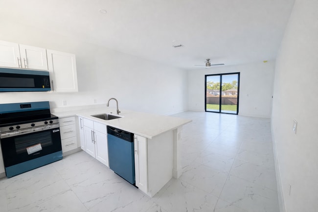 4806 Golfview Blvd in Lehigh Acres, FL - Foto de edificio - Building Photo