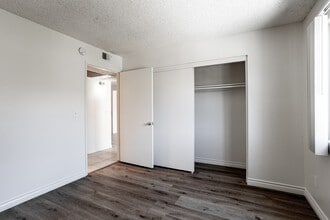 Harbor Village Apartments in Anaheim, CA - Building Photo - Interior Photo