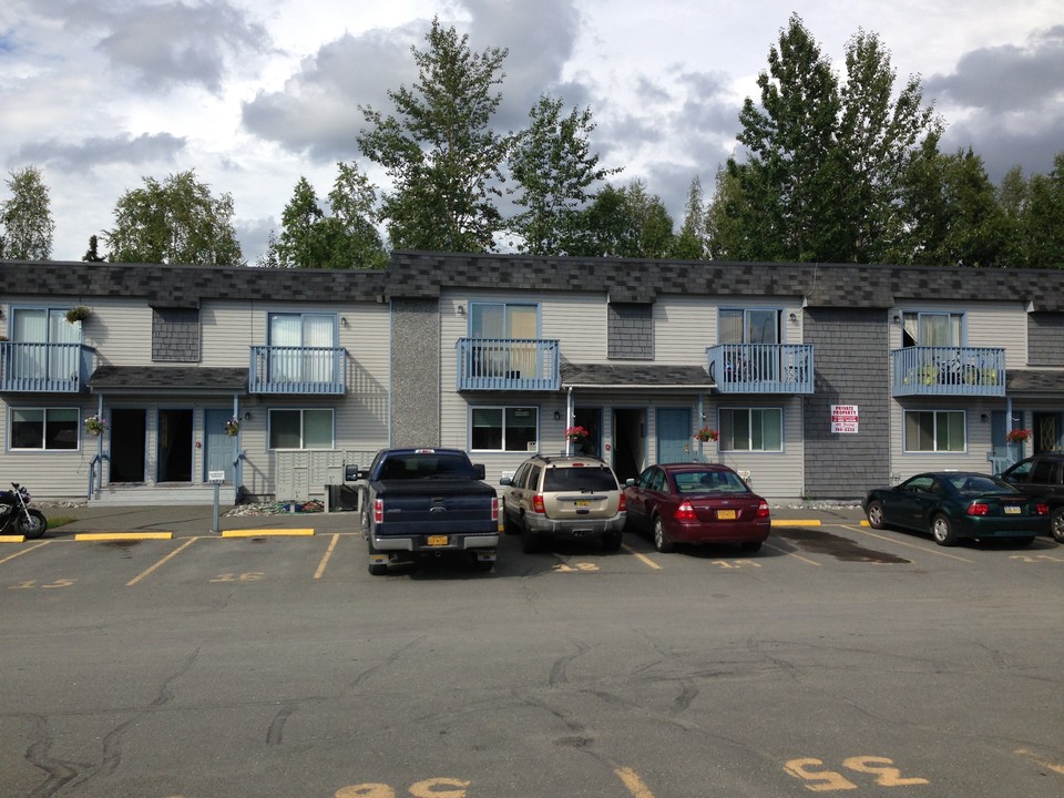 Tudor East Apartments in Anchorage, AK - Foto de edificio