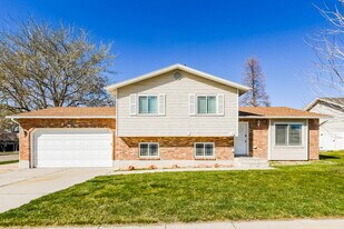 3324 W 4975 S in Roy, UT - Building Photo