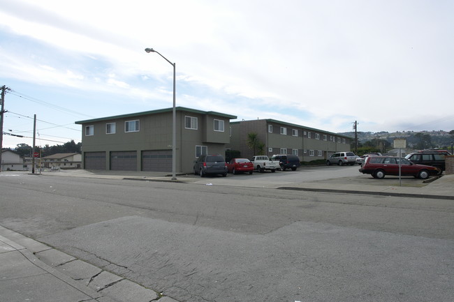 150 Ponderosa Rd in South San Francisco, CA - Building Photo - Building Photo