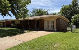 2405 S Mansfield St in Del City, OK - Building Photo