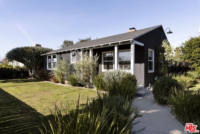 2701 Coliseum St in Los Angeles, CA - Building Photo - Building Photo