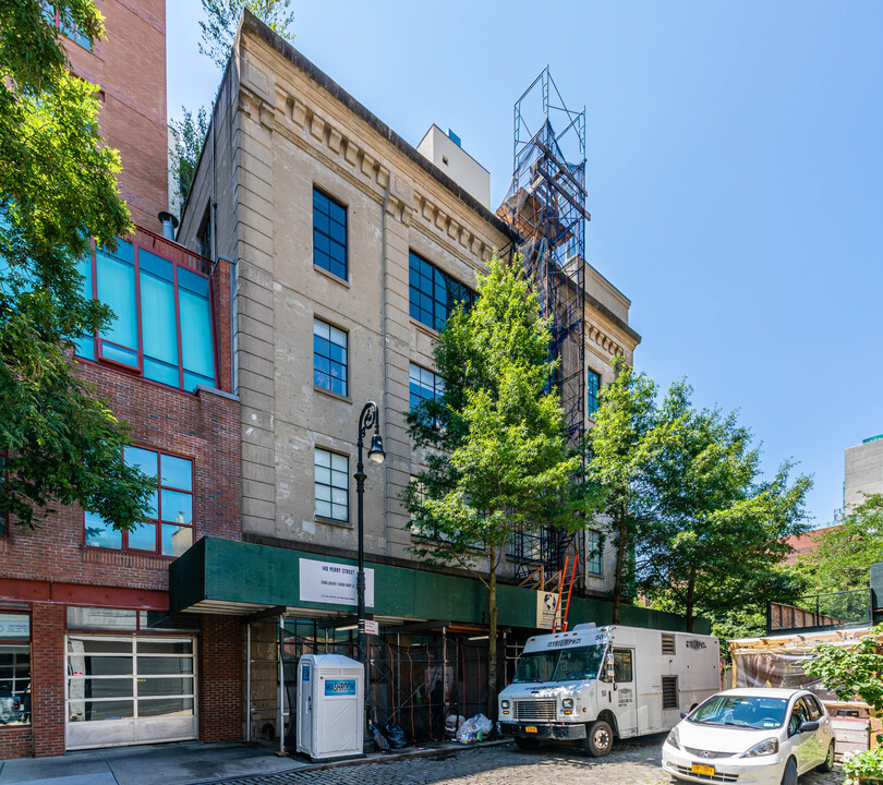 140-144 Perry St in New York, NY - Building Photo