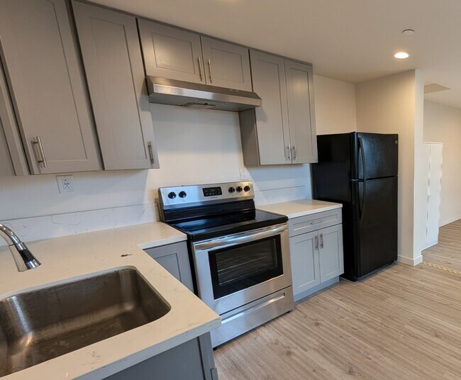 158 E Floral Dr in Monterey Park, CA - Building Photo - Building Photo