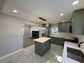 408 East End Ave in Hillside, IL - Building Photo - Building Photo