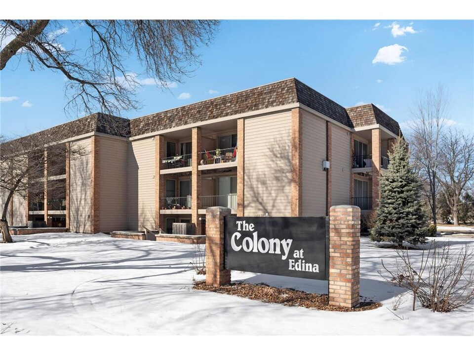 6423 Colony Way, Unit K2 in Minneapolis, MN - Building Photo