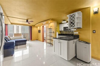 801 Ala Nioi Pl in Honolulu, HI - Building Photo - Building Photo