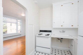 Queenview Apartments in Seattle, WA - Building Photo - Interior Photo