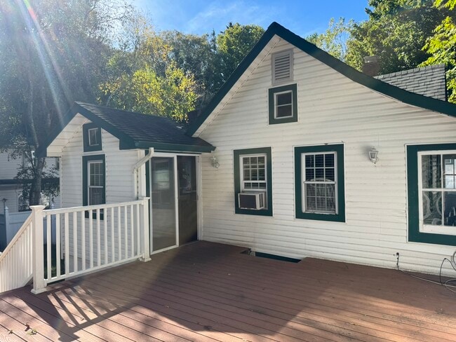 110 N Country Rd, Unit B in Port Jefferson, NY - Building Photo - Building Photo