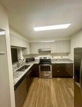 30 Daniels St, Unit 108 in Malden, MA - Foto de edificio - Building Photo