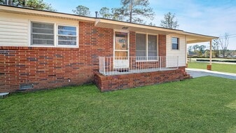 201 E Myrtle St in Rincon, GA - Building Photo