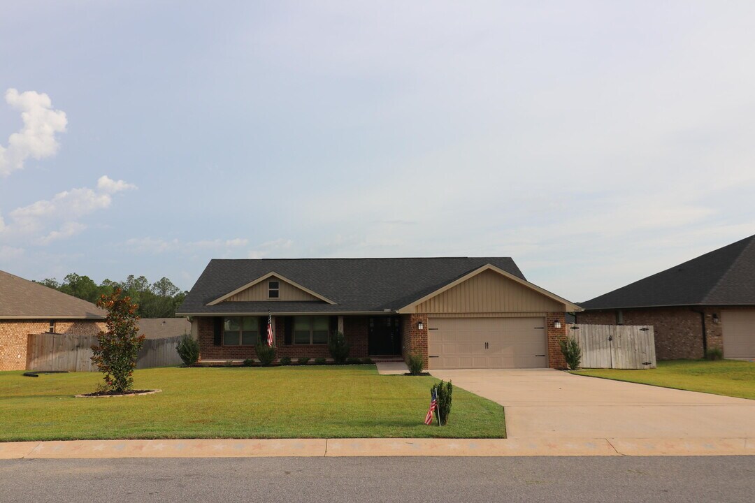 2103 Queen St in Crestview, FL - Building Photo