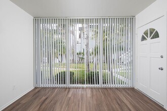 330 Rosemont St in San Diego, CA - Building Photo - Building Photo