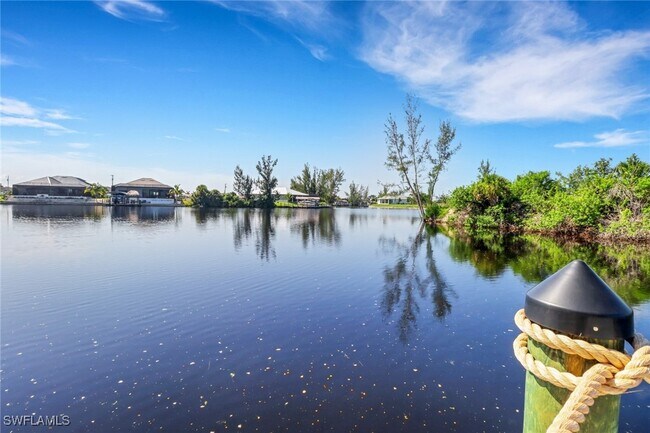 2202 NW 38th Pl in Cape Coral, FL - Building Photo - Building Photo