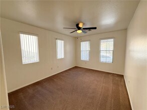 5249 W Palm Pinnacle Ave in Las Vegas, NV - Foto de edificio - Building Photo