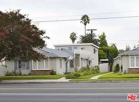 13450 Burbank Blvd in Los Angeles, CA - Building Photo