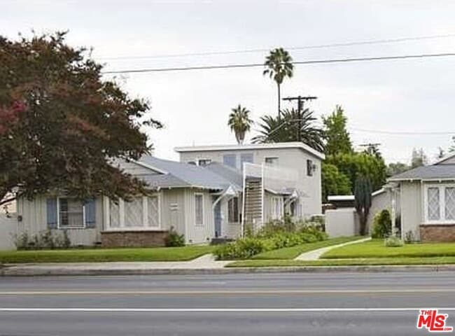 property at 13450 Burbank Blvd