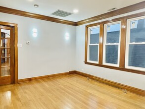 4745 S Karlov Ave, Unit 2 in Chicago, IL - Building Photo - Building Photo
