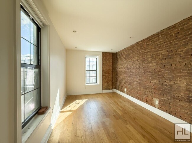 EASTERN PARKWAY / Remarkable Renovated 4-B in Brooklyn, NY - Building Photo - Building Photo