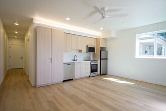 004 - West Lombard in Portland, OR - Building Photo - Interior Photo
