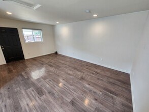 10452 Balboa Blvd in Los Angeles, CA - Building Photo - Building Photo