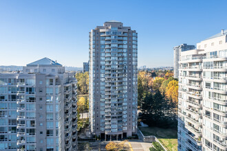 Emerald Manor in Burnaby, BC - Building Photo - Building Photo