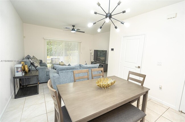 2820 NW 180th St in Miami Gardens, FL - Building Photo - Building Photo