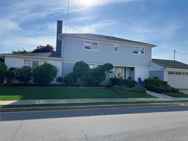 44 Matlock St in Lido Beach, NY - Building Photo - Building Photo