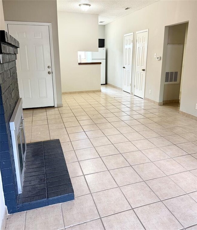 2501 W Slaughter Ln in Austin, TX - Building Photo - Building Photo