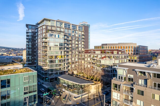 The Pinnacle Condominiums in Portland, OR - Building Photo - Building Photo