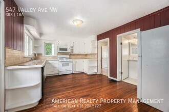 547 Valley Ave NW in Grand Rapids, MI - Building Photo - Building Photo