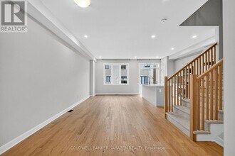 936 Eileen Vollick Cres in Ottawa, ON - Building Photo - Building Photo