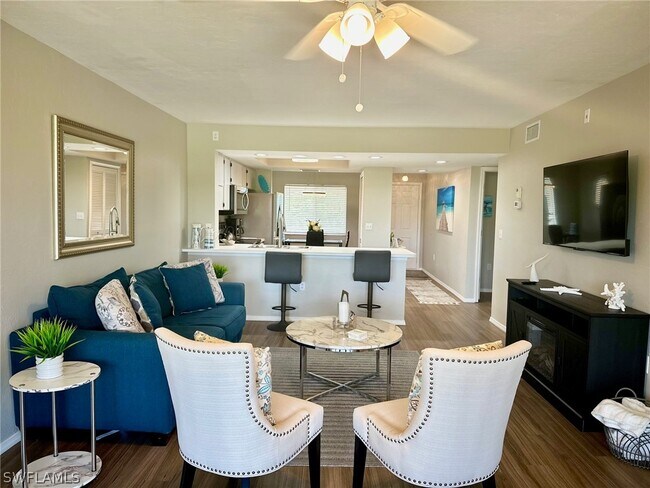 240 Pebble Beach Blvd in Naples, FL - Foto de edificio - Building Photo