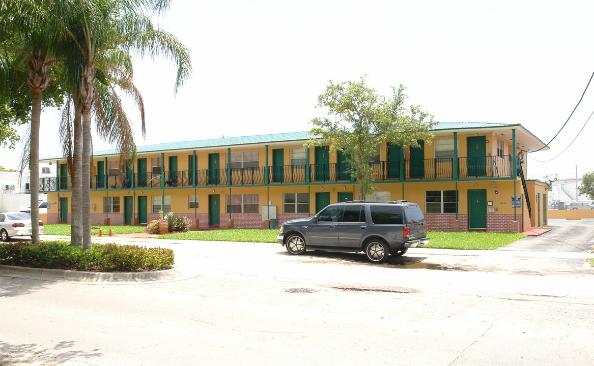 12405 NE 4th Ave in North Miami, FL - Building Photo