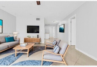 2175 NE 56th St in Fort Lauderdale, FL - Foto de edificio - Building Photo