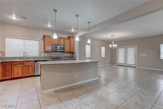 953 Tafalla Ct in Las Vegas, NV - Building Photo - Building Photo