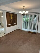 1331 Martha Washington Dr, Unit Lower Unit in Wauwatosa, WI - Foto de edificio - Building Photo