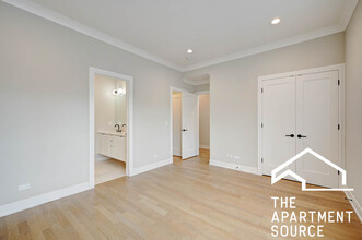 2240 N Kenmore Ave, Unit 2N in Chicago, IL - Building Photo - Building Photo