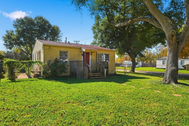 729 13th Ave N in Texas City, TX - Building Photo - Building Photo